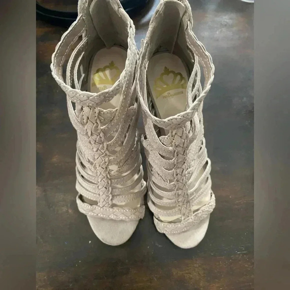 Fergalicious By Fergie Women’s 6.5 Gladiator Back Zip Tan‎ Strappy Sandal Heels - Picture 2 of 12